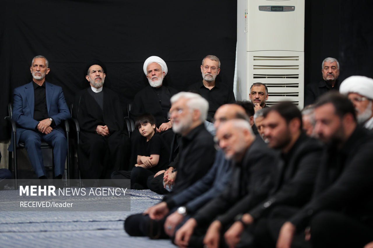 اولین شب عزاداری محرم در حسینیه امام خمینی (ره) برگزار شد