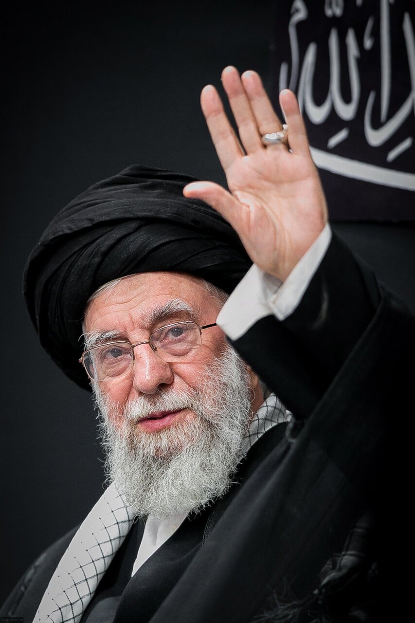 این تصویر از رهبر انقلاب دیشب وایرال شد