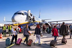 چرا مسافران همیشه از یک طرف خاص وارد هواپیما می‌شوند؟