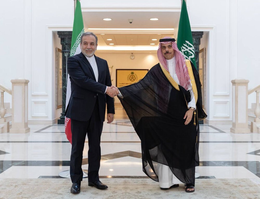 اولین تصاویر از قرار ملاقات مهم عراقچی در عربستان