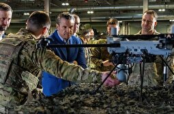 ویدئو | شوی عجیب وزیر دفاع آمریکا برای صدور فرمان اجرایی جهت تولید پهپاد ارزان قیمت