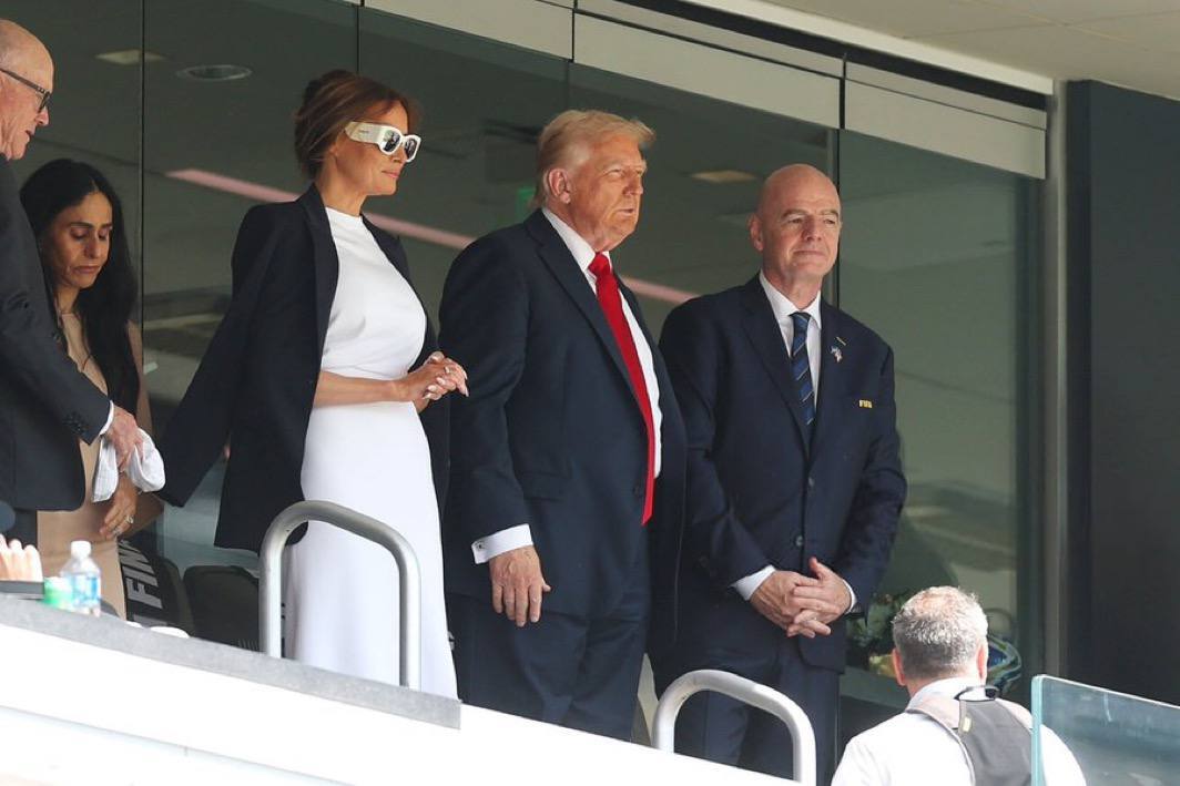 عکس | حضور ترامپ پای تک تیرانداز‌ها را به فینال جام جهانی باز کرد