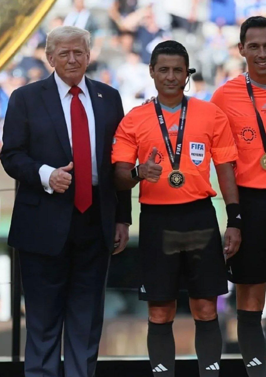 عکس | حمله به علیرضا فغانی به خاطر عکس گرفتن با ترامپ