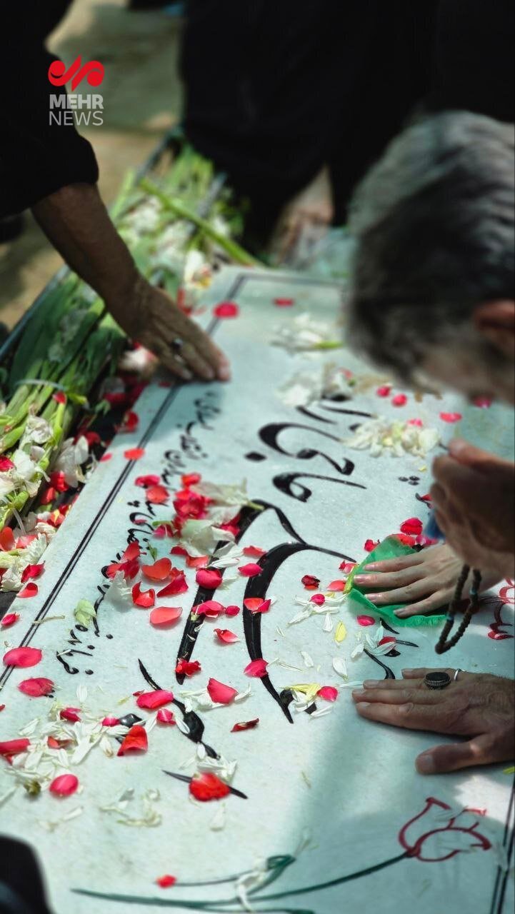 اولین تصاویر از مزار سرداران شهید حاجی‌زاده و سلامی