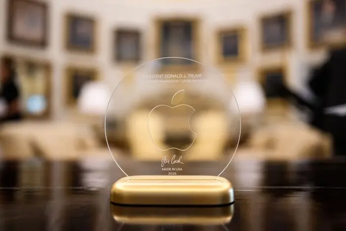 ویدئو | هدیه خاص مدیرعامل «اپل» به ترامپ