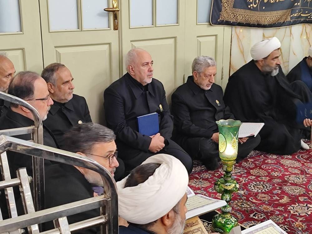 تصویری فراگیر از جواد ظریف در روز اربعین