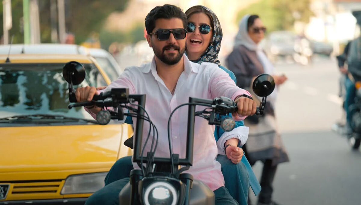 عکس | پردیس احمدیه و سینا مهراد سوار بر موتور در سریال «از یاد رفته»