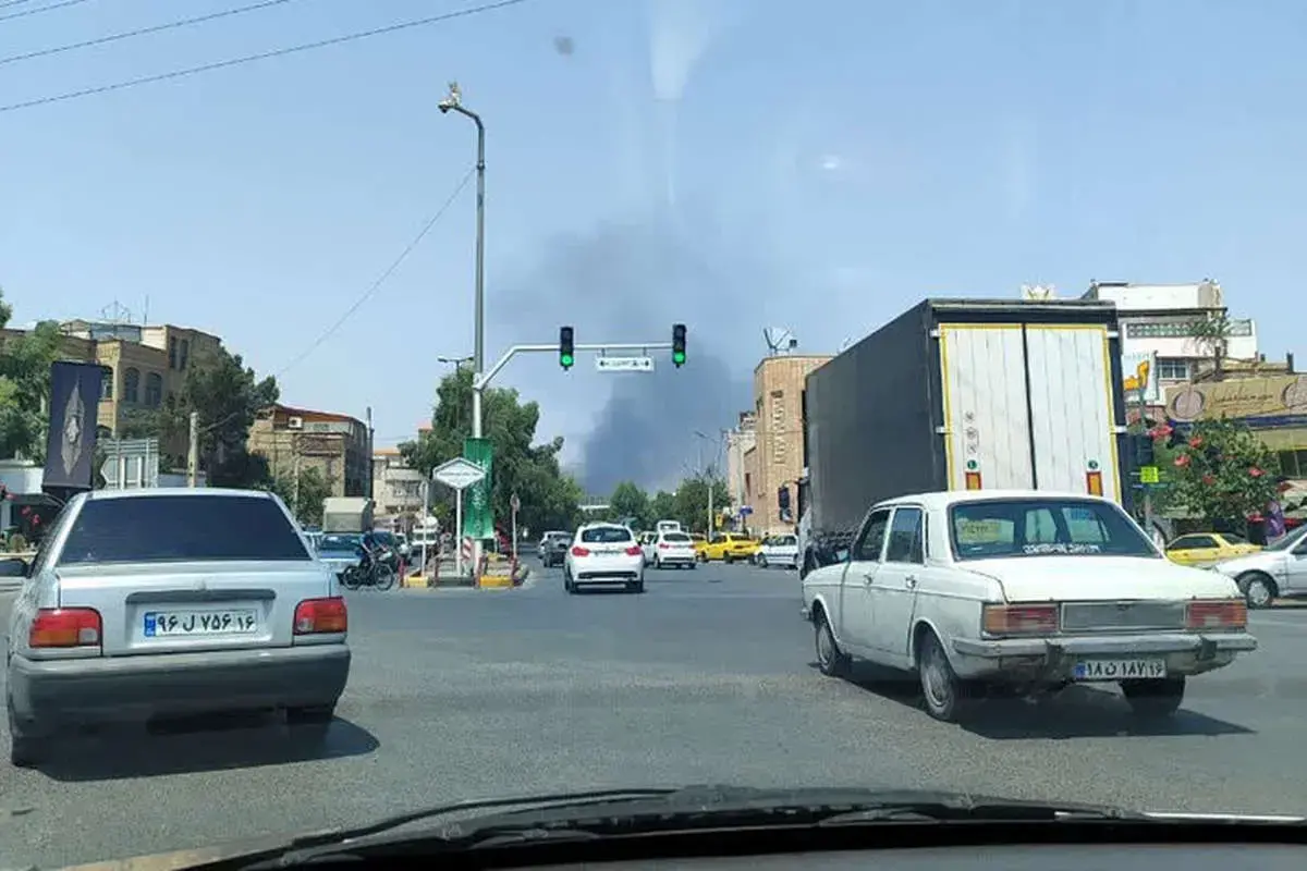 علت دود مشاهده شده در آسمان قم چیست؟