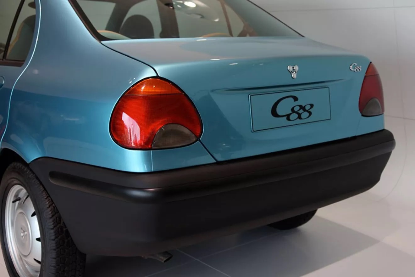 زشتترین پورشه تاریخ که هندیها هم آن را پس دادند! زشتترین پورشه تاریخ که هندیها هم آن را پس دادند!