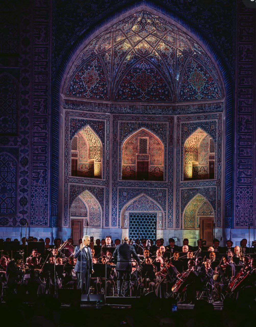 (تصاویر) کنسرت خواننده مشهور ایتالیایی در یکی از شاهکار‌های معماری ایرانی-شرقی