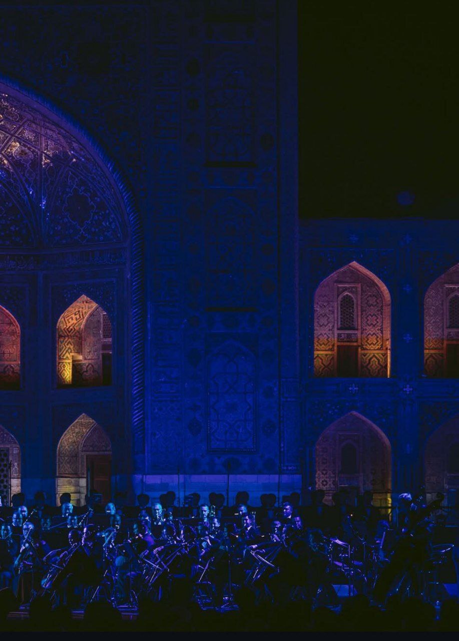 (تصاویر) کنسرت خواننده مشهور ایتالیایی در یکی از شاهکار‌های معماری ایرانی-شرقی