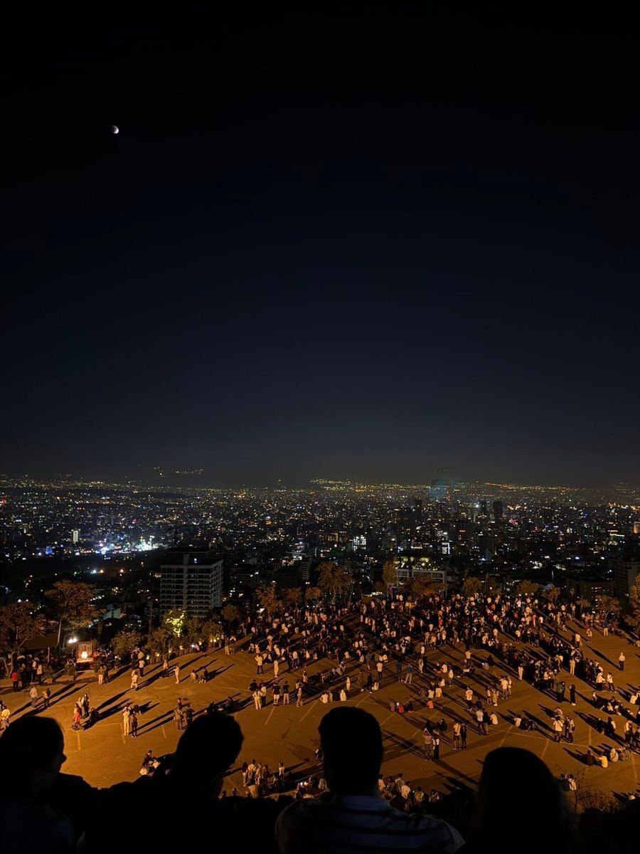 یک ایران در این لحظات بالای پشت‌بام است!