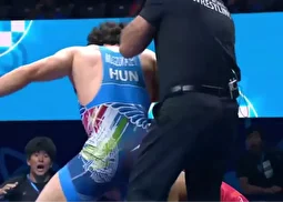 (ویدئو) زد و خورد وحشتناک در مسابقات کشتی قهرمان جهان در زاگرب!