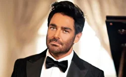 سلفی پربازدید رضا گلزار با مسافران داخل هواپیما