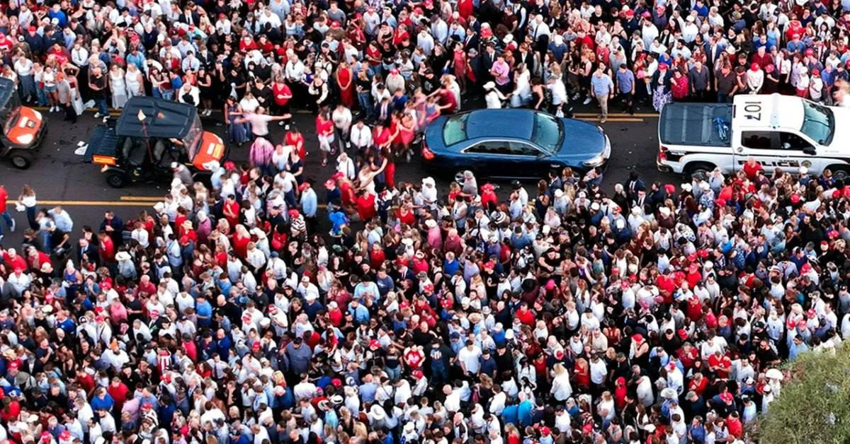 مراسم یادبود چارلی کرک، یک ورزشگاه را پر کرد