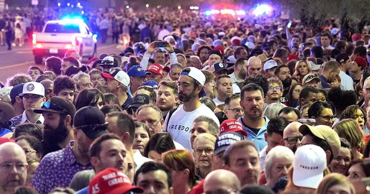 مراسم یادبود چارلی کرک، یک ورزشگاه را پر کرد