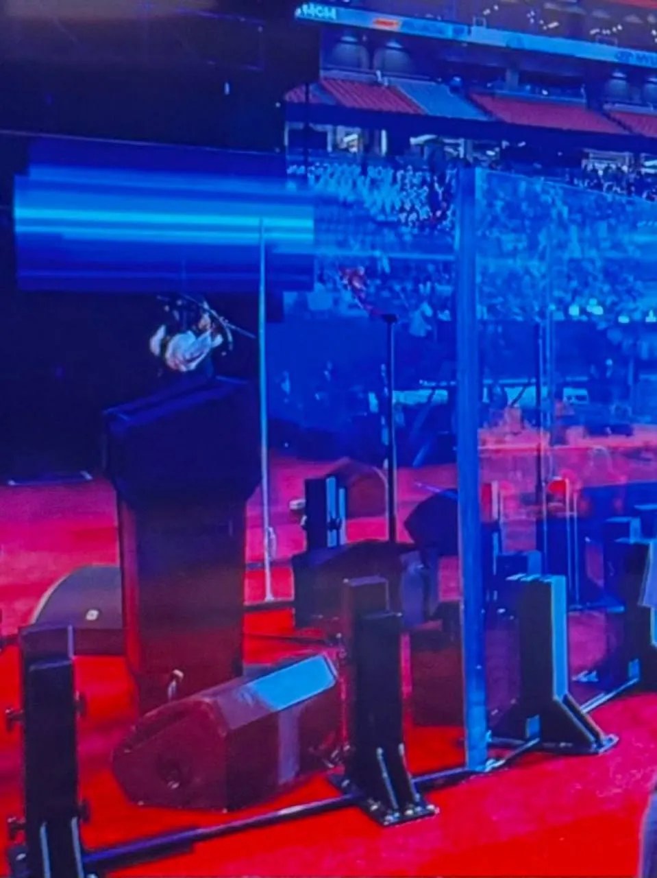 ترامپ با شیشه ضد گلوله در مراسم چارلی کرک شرکت کرد