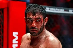 علی هیبتی فایتر ام‌ام‌ای: بخاطر لگدی که به آن خانم روسی زدم، چهل روز تمام خودم را در خانه حبس کردم | دوست دارم رضا گلزار رو بزنم، مهناز افشار کراشم بود