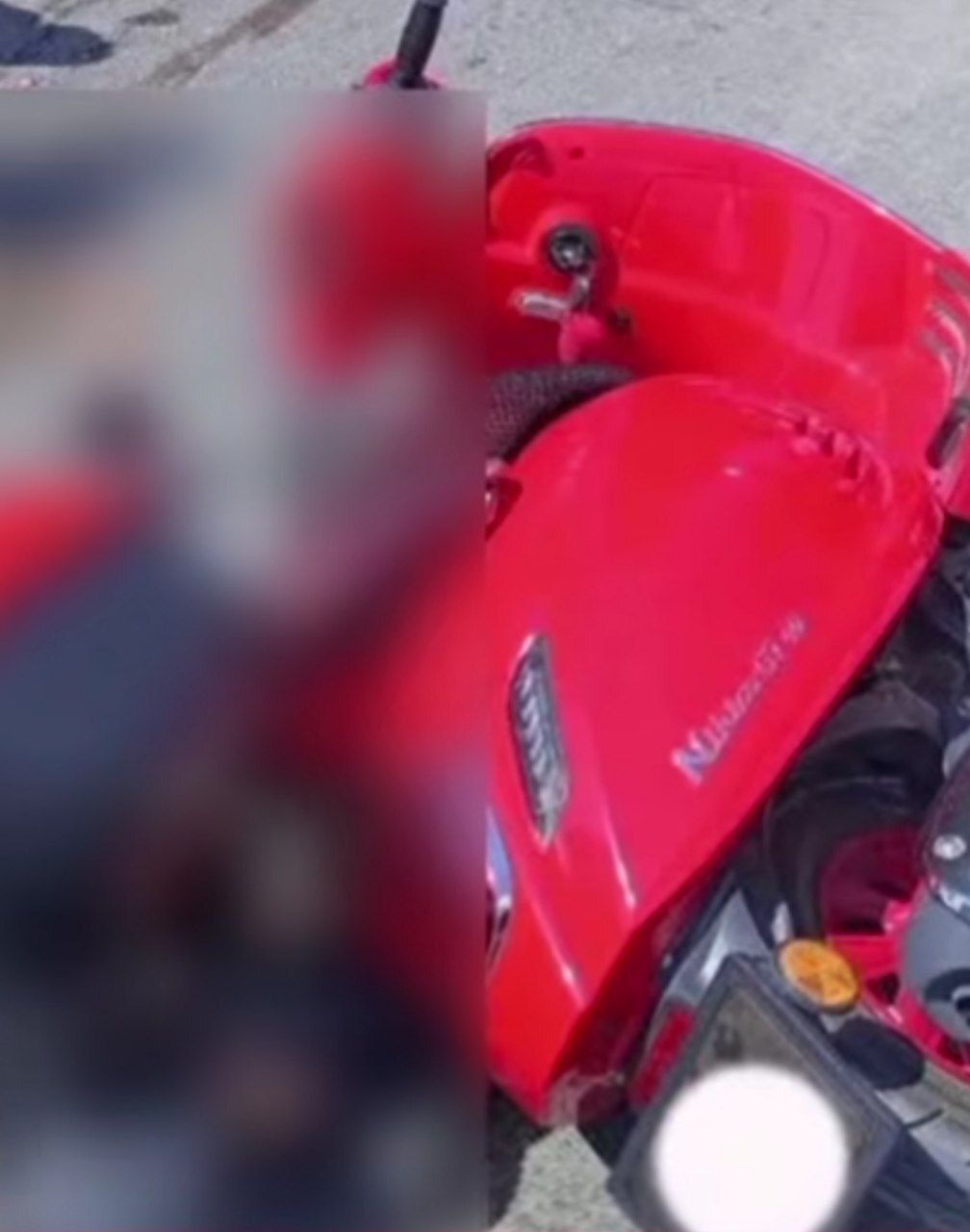 عکس | مرگ تلخ دختر موتورسوار در تصادف با کامیون