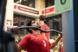 حسین ابرقویی‌نژاد؛ از کار کردن به عنوان پیک موتوری تا شماره ۵ پرسپولیس و تیم ملی