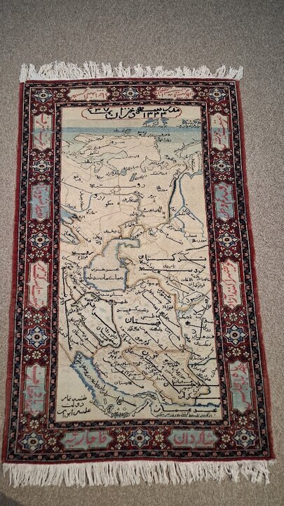 فرش ۱۰۰ساله خاص‌ رونمایی شد+ عکس | این فرش نیست، سند است | دست‌بافته نفیس شاگردان مدرسه دختران