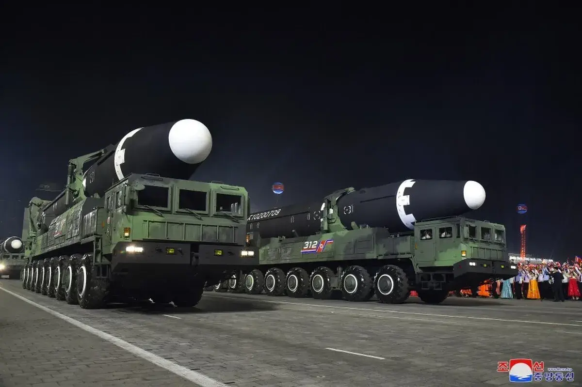 نمایش موشک قارهپیمای جدید کرهشمالی با قابلیت هدف گرفتن خاک آمریکا نمایش موشک قارهپیمای جدید کرهشمالی با قابلیت هدف گرفتن خاک آمریکا