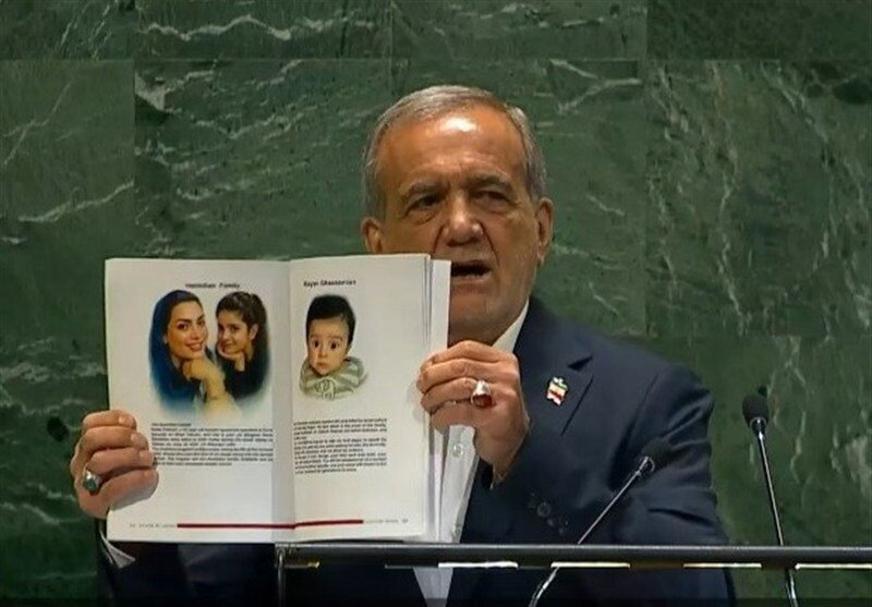 عکس | پزشکیان عکس چه کسانی را در سازمان ملل به جهانیان نشان داد؟