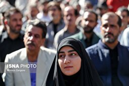 (عکس) حضور زینب سلیمانی در مراسم تشییع محمد کاسبی