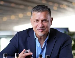 (ویدئو) تشویق‌های بی‌پایان علی دایی در کنسرت روزبه نعمت الهی