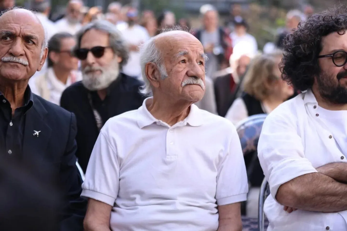 مراسم ناصر تقوایی با پوشیدن لباس سفید حاضران برگزار شد مراسم ناصر تقوایی