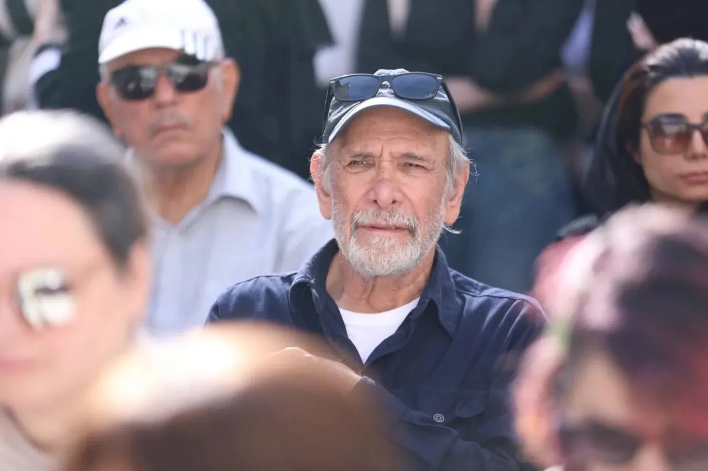 مراسم ناصر تقوایی با پوشیدن لباس سفید حاضران برگزار شد مراسم ناصر تقوایی