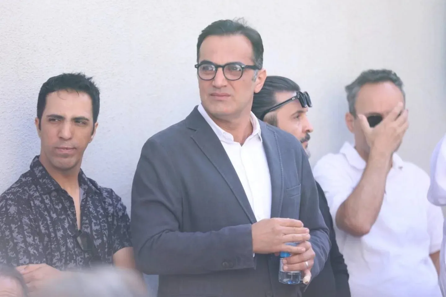 مراسم ناصر تقوایی با پوشیدن لباس سفید حاضران برگزار شد مراسم ناصر تقوایی