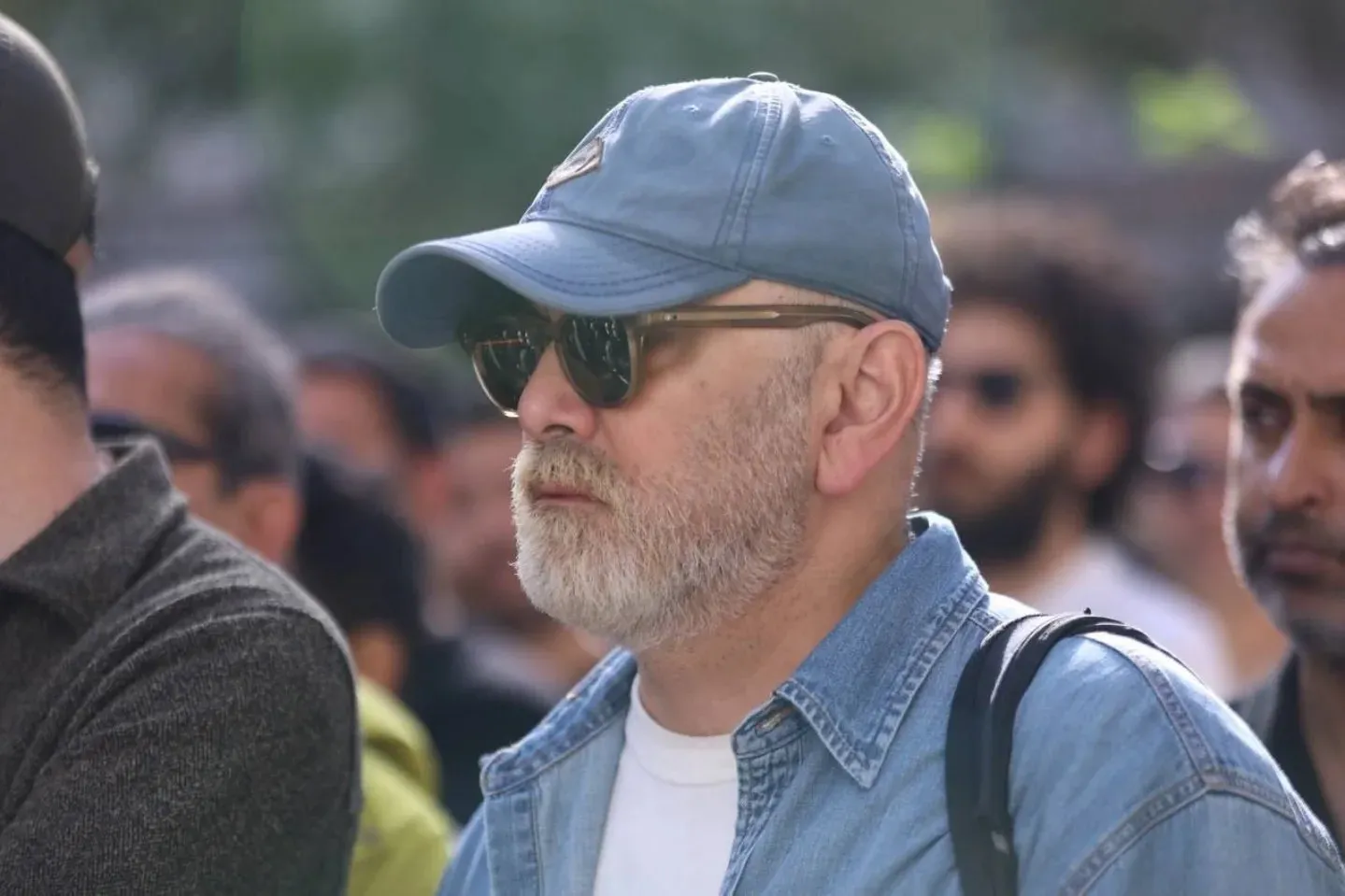 مراسم ناصر تقوایی با پوشیدن لباس سفید حاضران برگزار شد مراسم ناصر تقوایی