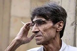 مراسم ناصر تقوایی با پوشیدن لباس سفید توسط حاضران برگزار شد