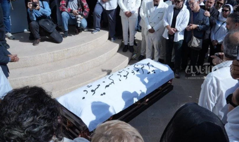 نوشته روی تابوت ناصر تقوایی جلب توجه کرد