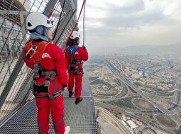 (ویدئو) تاب سواری در ارتفاع ۴۳۵ متری برج میلاد