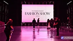 ویکتوریا سیکرت ۲۰۲۵؛ از حضور دوباره بلا و جی‌جی حدید تا قدم زدن مدل باردار بر روی صحنه