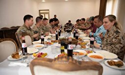 تصویری از نوشابه ایرانی روی میز شام سربازان آمریکایی!