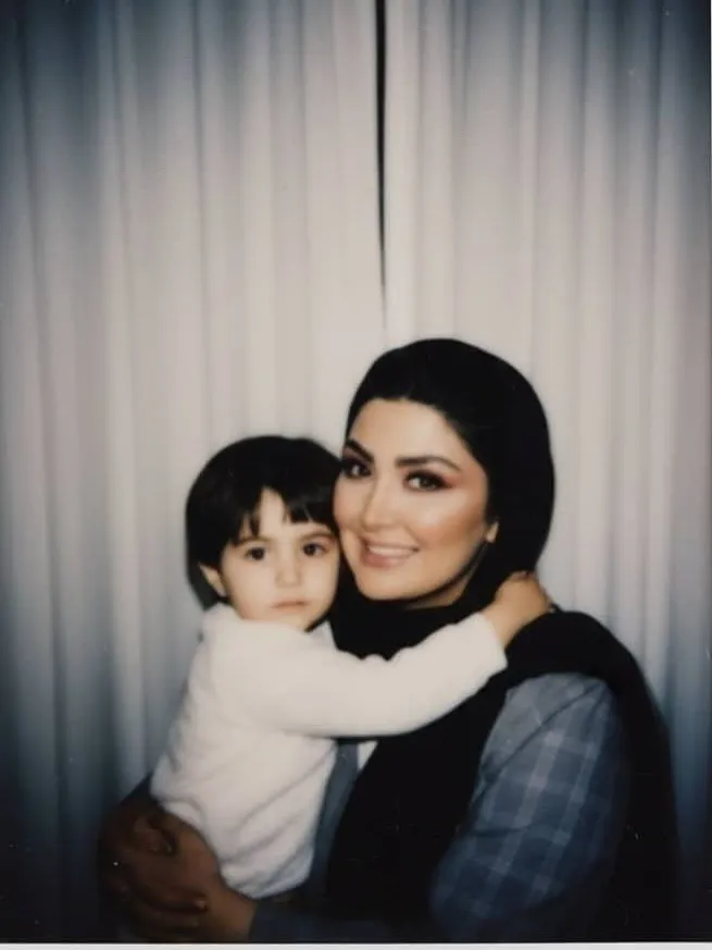 مریم معصومی با ترند جدید اینستاگرام کودکی‌اش را بغل کرد