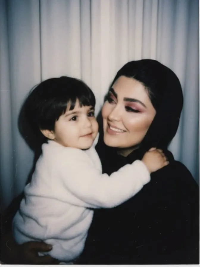 مریم معصومی با ترند جدید اینستاگرام کودکی‌اش را بغل کرد