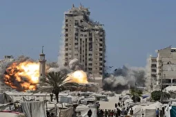 (ویدئو) بلندترین برج غزه با خاک یکسان شد