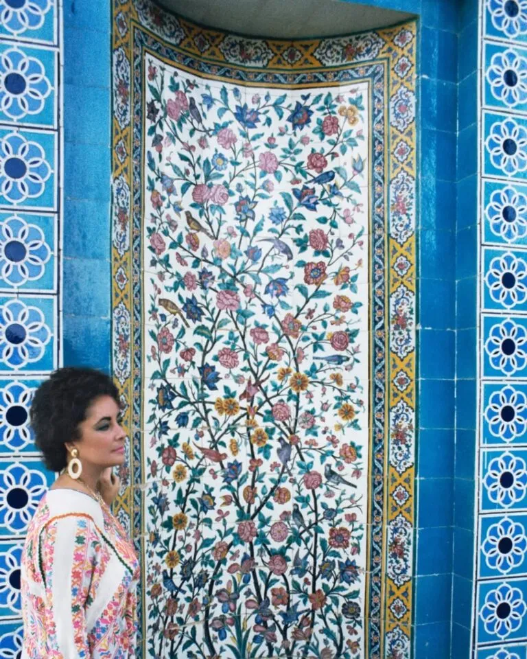 الیزابت تیلور در آرامگاه سعدی