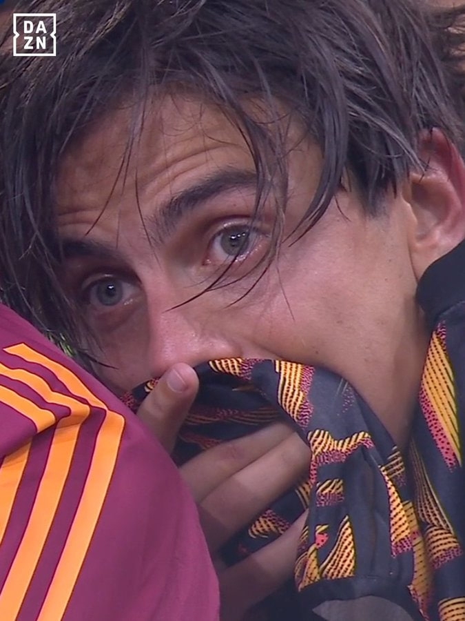 پائولو دیبالا پس از خراب شدن پنالتی برابر میلان و مصدومیتش گریه کرد! پائولو دیبالا پس از خراب شدن پنالتی برابر میلان و مصدومیتش گریه کرد!