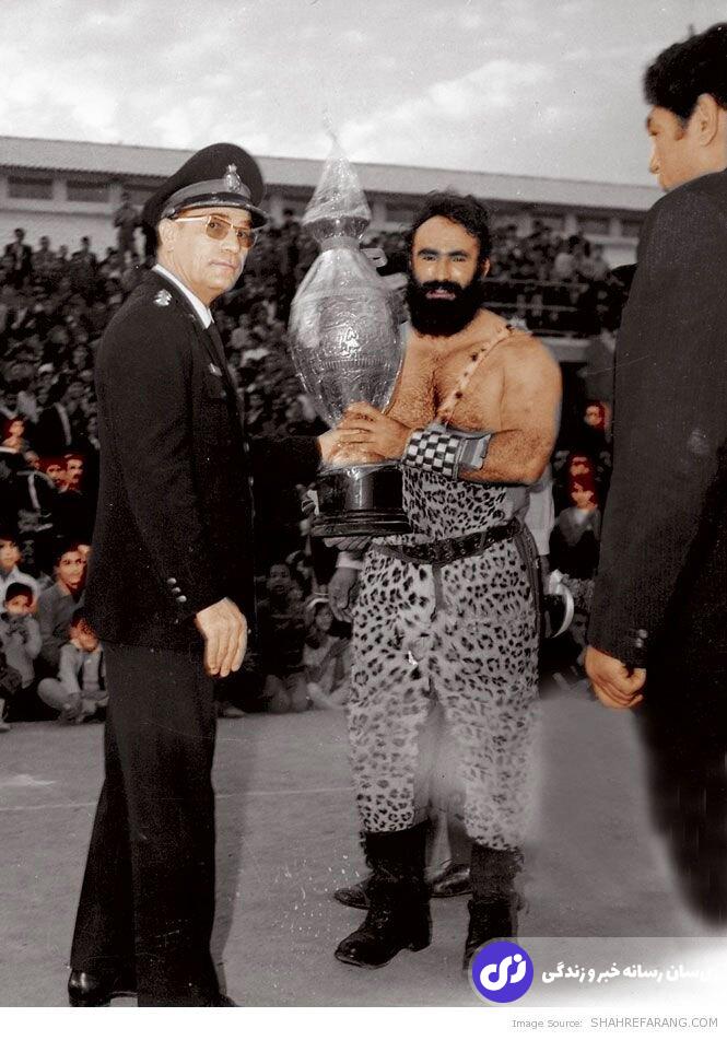 سیروس قهرمانی؛ قویترین مرد ایران در سال ۱۳۳۰ که با شیرهای وحشی و فیل کشتی میگرفت و با دستهایش تیرآهن خم میکرد سیروس قهرمانی