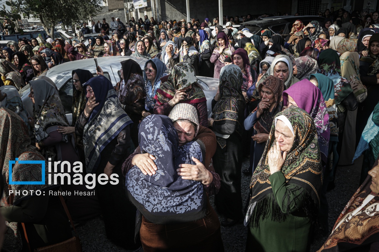 (تصاویر) هودی خوانی زنان ترکمن به یاد صابر کاظمی (تصاویر) هودی خوانی زنان ترکمن به یاد صابر کاظمی