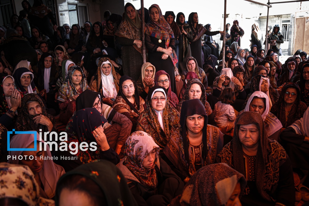 (تصاویر) هودی خوانی زنان ترکمن به یاد صابر کاظمی (تصاویر) هودی خوانی زنان ترکمن به یاد صابر کاظمی