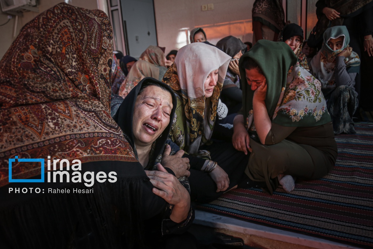 (تصاویر) هودی خوانی زنان ترکمن به یاد صابر کاظمی (تصاویر) هودی خوانی زنان ترکمن به یاد صابر کاظمی