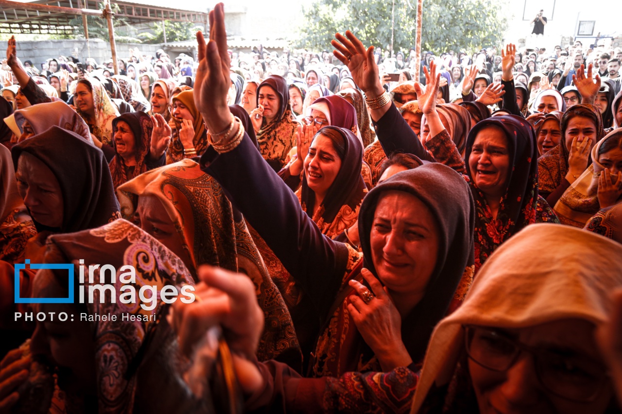 (تصاویر) هودی خوانی زنان ترکمن به یاد صابر کاظمی (تصاویر) هودی خوانی زنان ترکمن به یاد صابر کاظمی