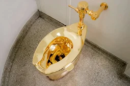 (ویدئو) توالت فرنگی «آمریکا» ساخته‌شده از طلای ۱۸ عیار؛ ۱۰ میلیون دلار!