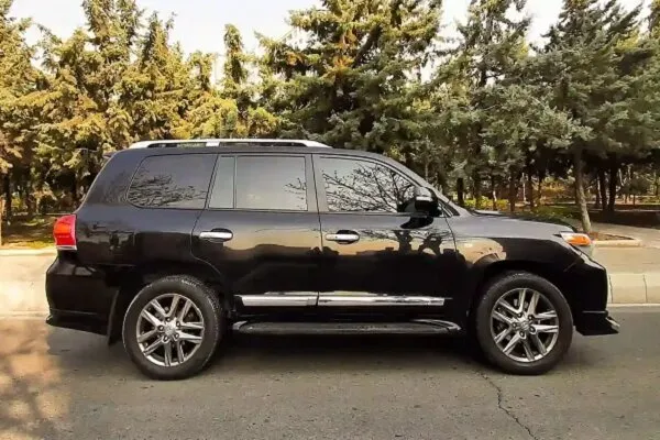 خودروی لندکروز ۲۰ میلیارد تومانی